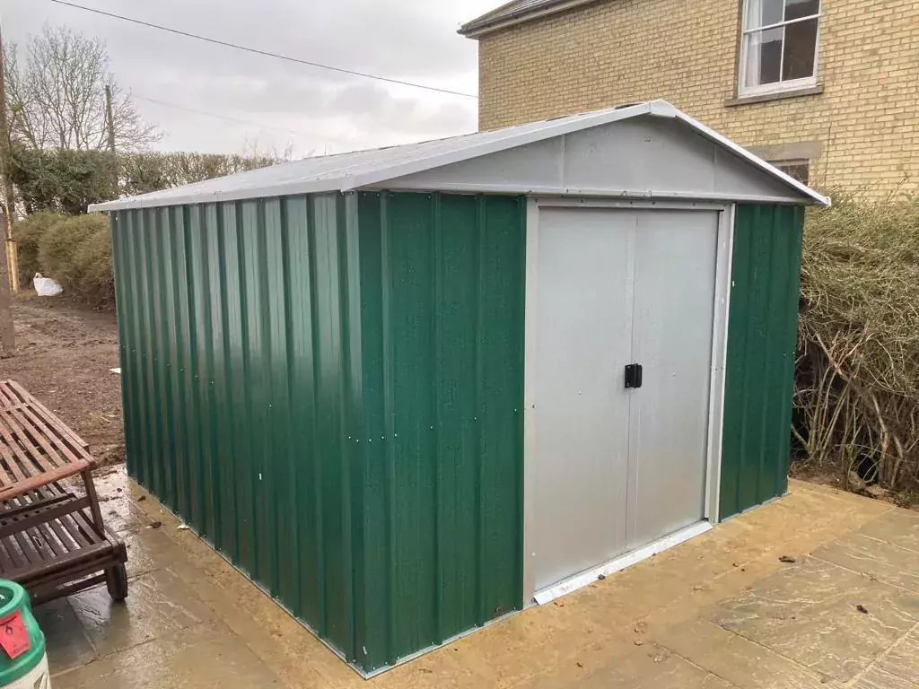 Installed by ShedMaster January 2023 the popular Yardmaster 10′ x 8′ Apex Metal Shed – Emerald