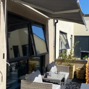 Outsunny 10'x6' Manual Retractable Awning with Crank Handle - Grey